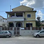 Ririka Homes شقة Petrití