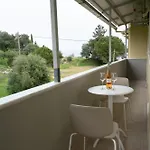Ririka Homes Apartament Petrití